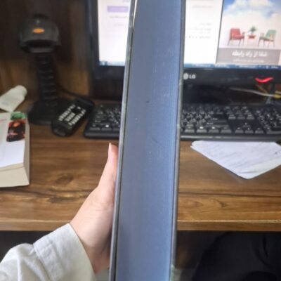 کتاب ناتوان لورن رابرتس ترجمه نگار کرمی نشر یارنیک